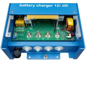 Victron Centaur 12/60 Caricabatterie 12V 60A 3 Uscite per batterie da 240/600Ah UF64890A-25%