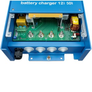 Victron Centaur 12/50 Caricabatterie 12V 50A 3 Uscite per batterie da 200/500Ah UF64889S-25%