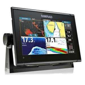 Schermo multifunzione SIMRAD con strumenti nautici per navigazione, visualizza carte e dati di mare per la barca.