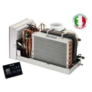 Sistema di aria condizionata per barca con unità interna ed elettronica di controllo, componenti e tubazioni visibili.